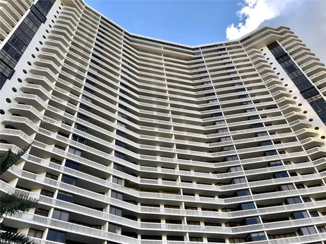 1000 W Island Boulevard Aventura FL 33160
