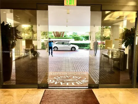 1000 W Island Boulevard Aventura FL 33160