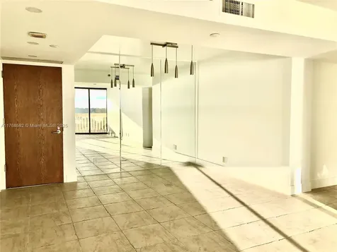 1000 W Island Boulevard Aventura FL 33160