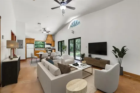 27000 SW 192nd Avenue Homestead FL 33031