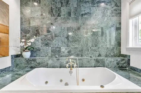 3504 Bayshore Villas Drive Miami FL 33133