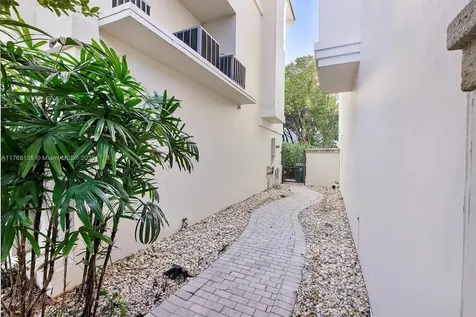 3504 Bayshore Villas Drive Miami FL 33133