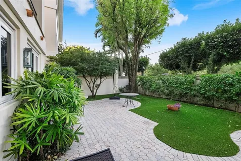 3504 Bayshore Villas Drive Miami FL 33133