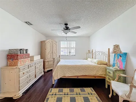 985 SW 113th Terrace Pembroke Pines FL 33025