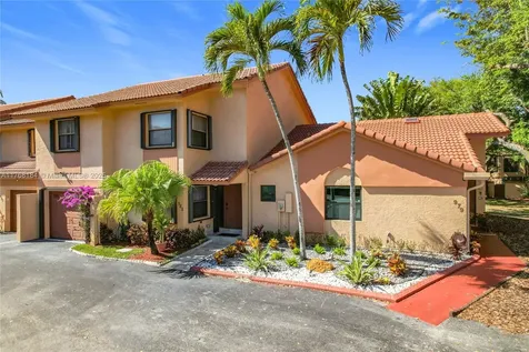 985 SW 113th Terrace Pembroke Pines FL 33025