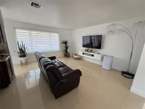 9545 SW 181st Terrace Palmetto Bay FL 33157