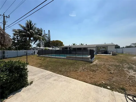 9545 SW 181st Terrace Palmetto Bay FL 33157