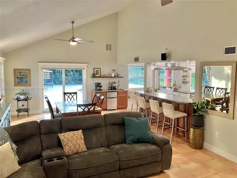 20240 SW 50th Place Southwest Ranches FL 33332