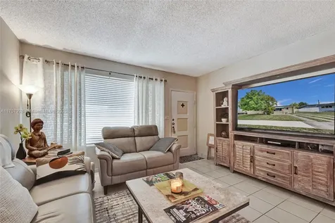534 W 53rd Terrace Hialeah FL 33012