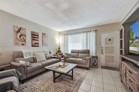 534 W 53rd Terrace Hialeah FL 33012