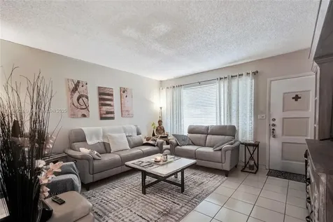 534 W 53rd Terrace Hialeah FL 33012