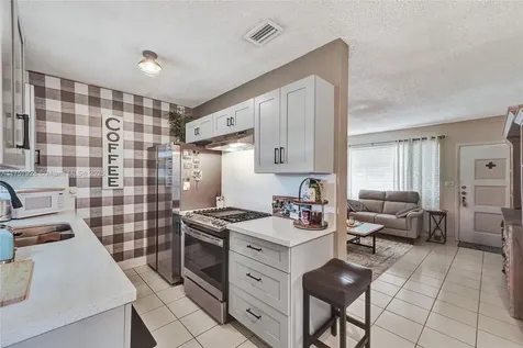 534 W 53rd Terrace Hialeah FL 33012