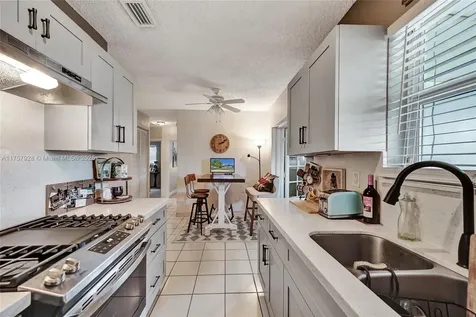 534 W 53rd Terrace Hialeah FL 33012