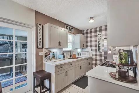 534 W 53rd Terrace Hialeah FL 33012