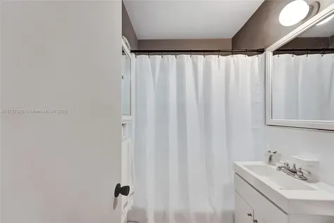 534 W 53rd Terrace Hialeah FL 33012