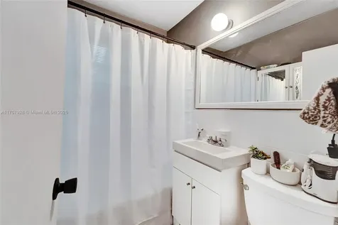 534 W 53rd Terrace Hialeah FL 33012