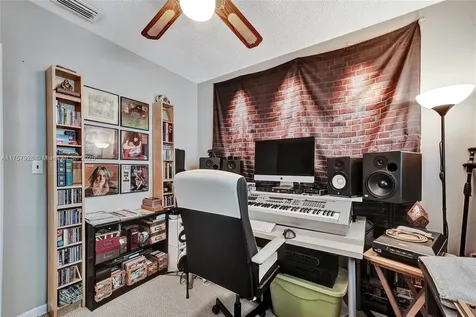 534 W 53rd Terrace Hialeah FL 33012