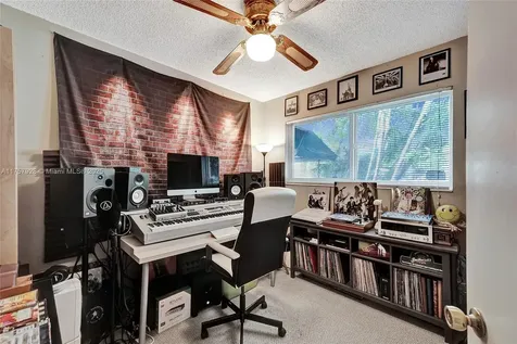 534 W 53rd Terrace Hialeah FL 33012