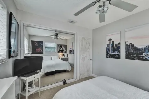 534 W 53rd Terrace Hialeah FL 33012