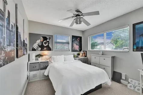 534 W 53rd Terrace Hialeah FL 33012