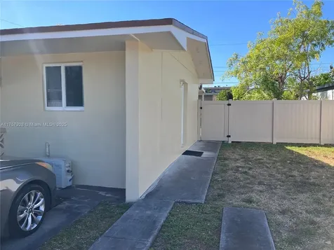 534 W 53rd Terrace Hialeah FL 33012