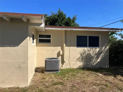 534 W 53rd Terrace Hialeah FL 33012