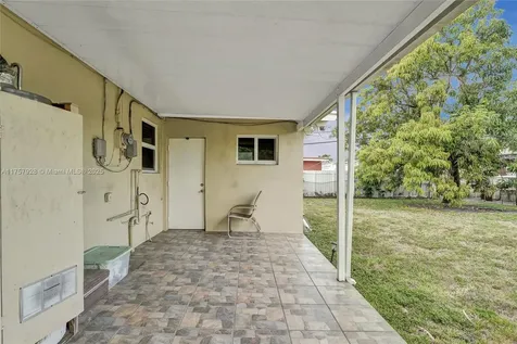 534 W 53rd Terrace Hialeah FL 33012