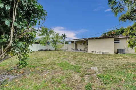534 W 53rd Terrace Hialeah FL 33012