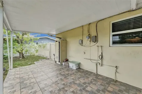 534 W 53rd Terrace Hialeah FL 33012
