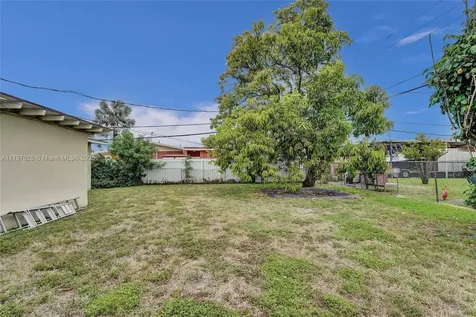 534 W 53rd Terrace Hialeah FL 33012