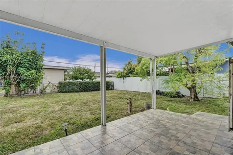 534 W 53rd Terrace Hialeah FL 33012