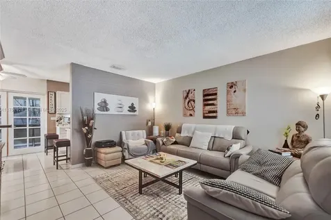 534 W 53rd Terrace Hialeah FL 33012