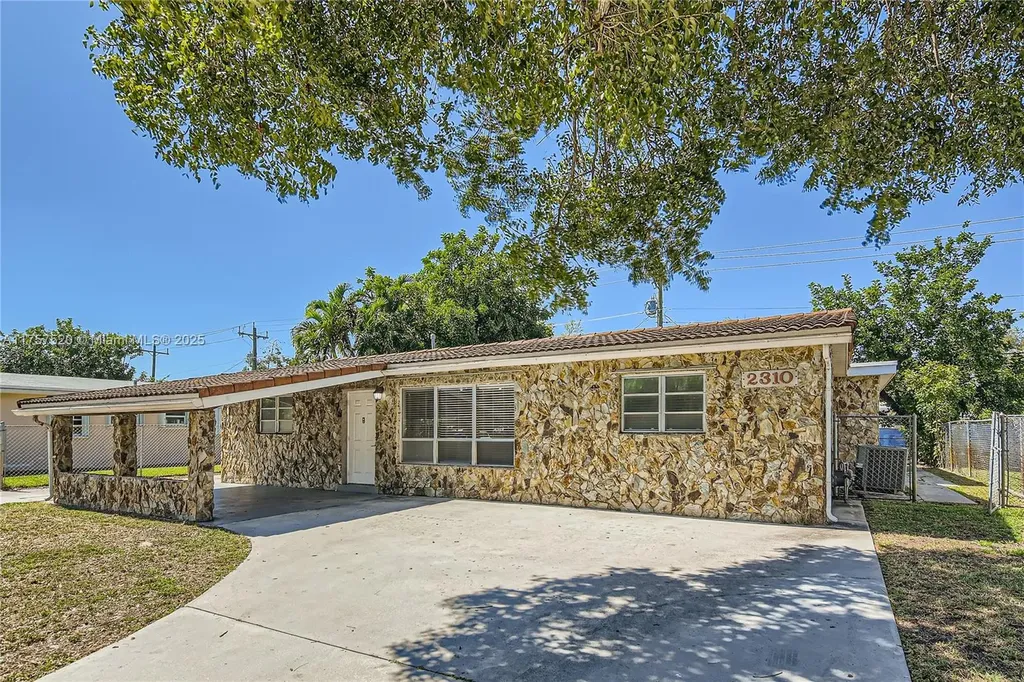 2310 N 65th Way Hollywood FL 33024