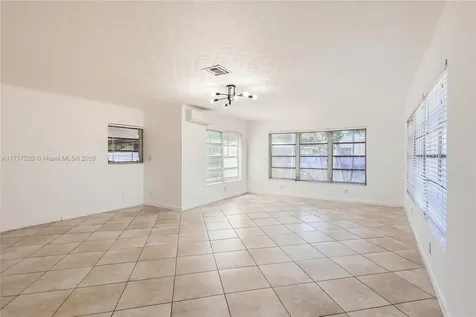 2310 N 65th Way Hollywood FL 33024