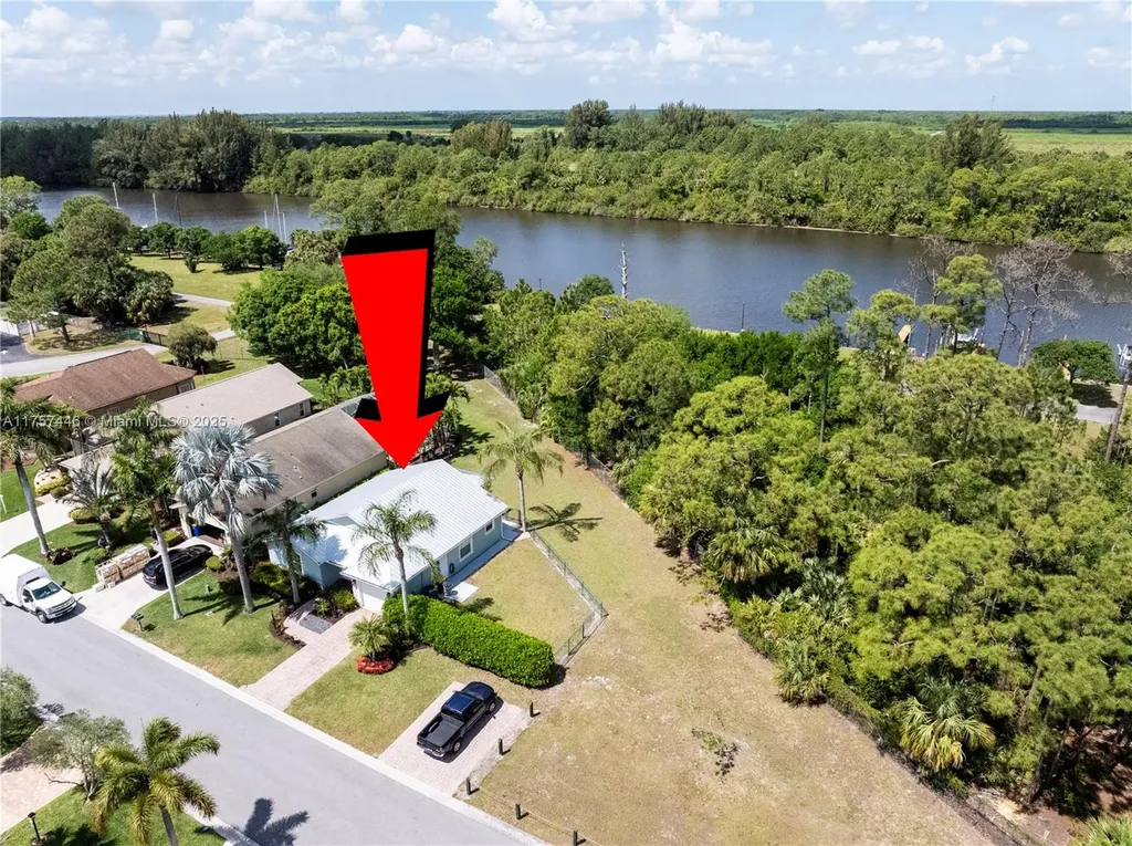 8904 SW Fishermans Wharf Drive Stuart FL 34997