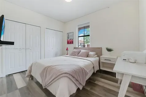 9936 NW 10th Street Miami FL 33172