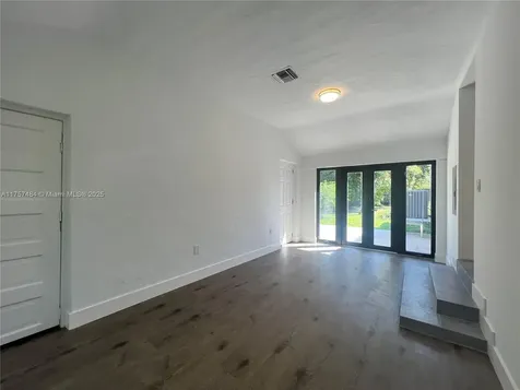 4449 Post Avenue Miami Beach FL 33140