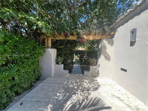 4449 Post Avenue Miami Beach FL 33140