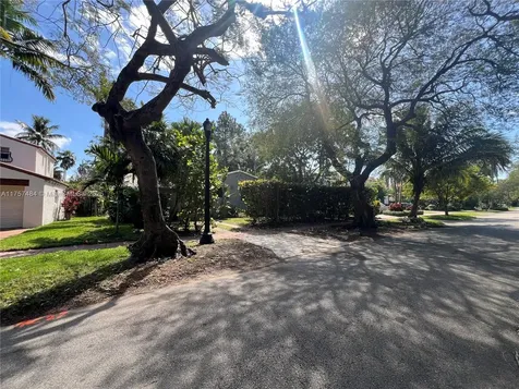 4449 Post Avenue Miami Beach FL 33140