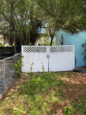2158 NW 32nd Street Miami FL 33142
