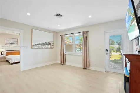 2725 NE 21st Avenue Fort Lauderdale FL 33306