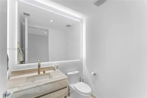 18975 Collins Avenue Sunny Isles Beach FL 33160