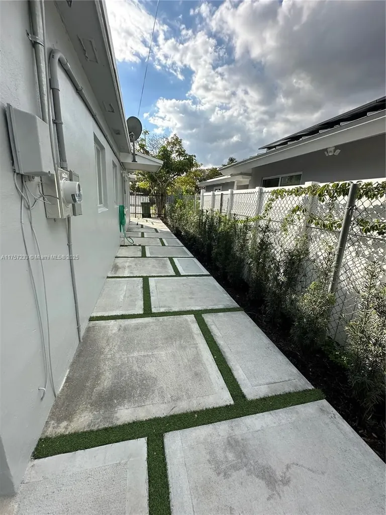 1300 NW 7th Terrace Fort Lauderdale FL 33311