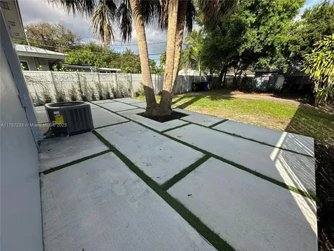 1300 NW 7th Terrace Fort Lauderdale FL 33311