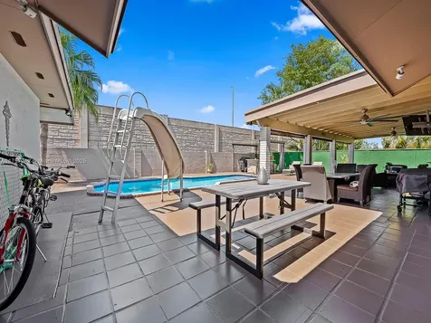 9512 SW 118th Place Miami FL 33186
