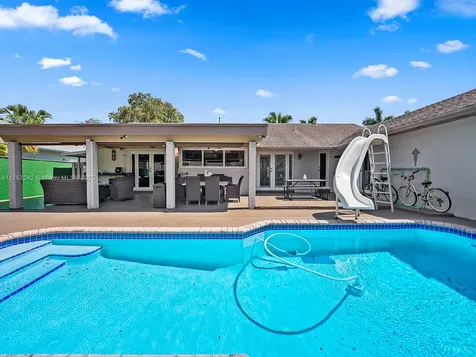 9512 SW 118th Place Miami FL 33186