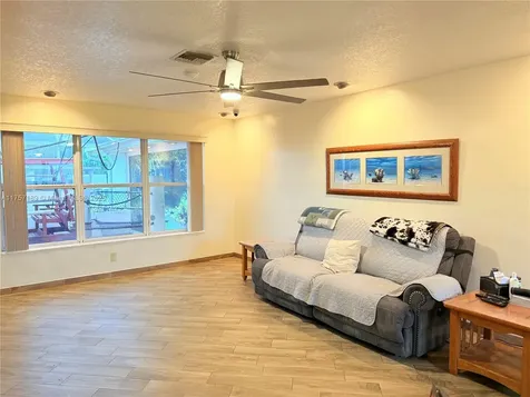 5369 Balsam Terrace Plantation FL 33317
