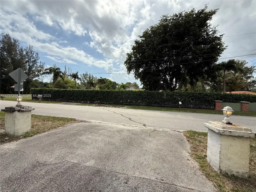 5531 NW 76th Place Fort Lauderdale FL 33073