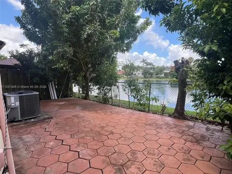 5868 SW 163rd Avenue Miami FL 33193