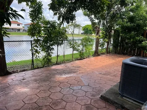 5868 SW 163rd Avenue Miami FL 33193